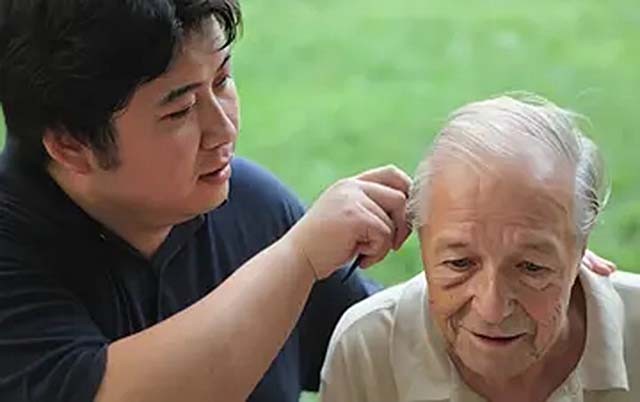 中国小伙为报答瑞士房东为其送终，2012年老人去世：想长眠于中国