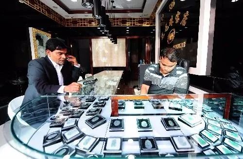 缅甸人怎么在瑞丽谋生,瑞丽人在缅甸的视频