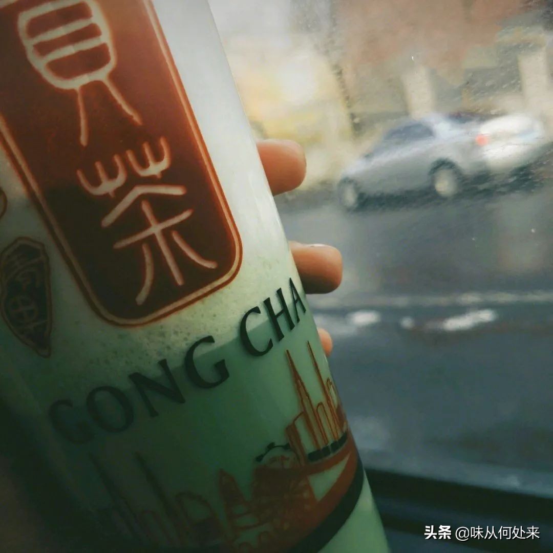 奶茶灰和奶茶色有什么区别,奶茶色和奶茶棕色是一个颜色吗