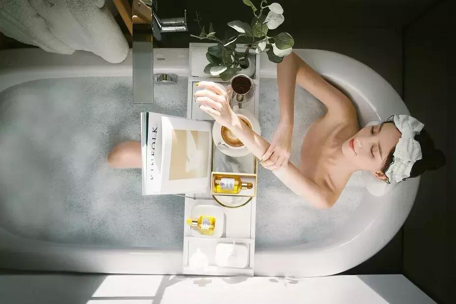 爱诺玛亚金盏花,爱诺玛亚花神手表