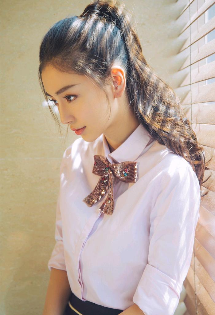 给你的衣服扎个“蝴蝶结”吧！气质甜美减龄，郑爽李沁也爱这么做