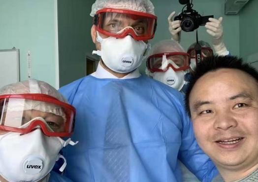 他们把20吨的物资一扔就走了，有些人不需要宣传，但我们记得他