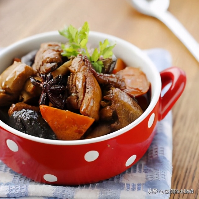 香菇炖鸡块做法大全,如何香菇炖鸡肉又香又好吃