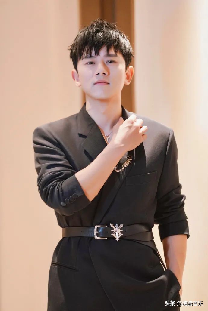 张杰出道16年零绯闻,出道15年的张杰有多强