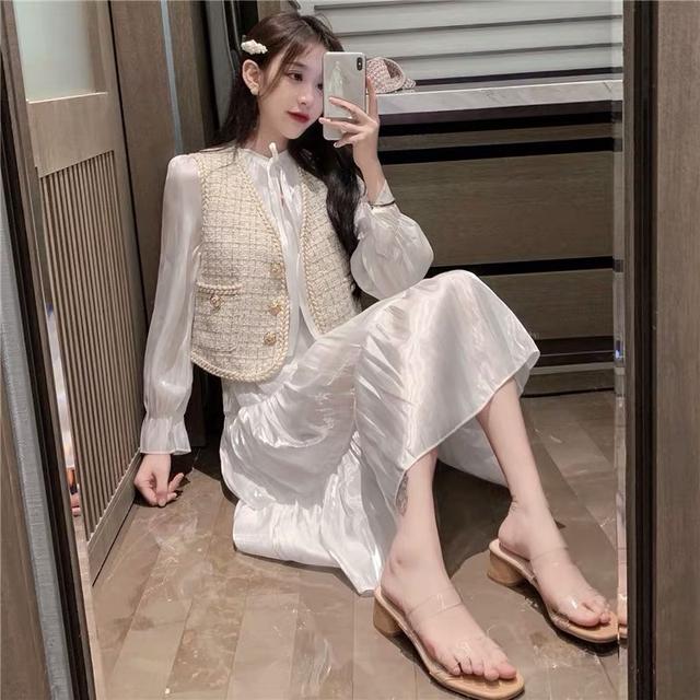 深秋穿羽绒马甲,初春马甲怎么搭配好看