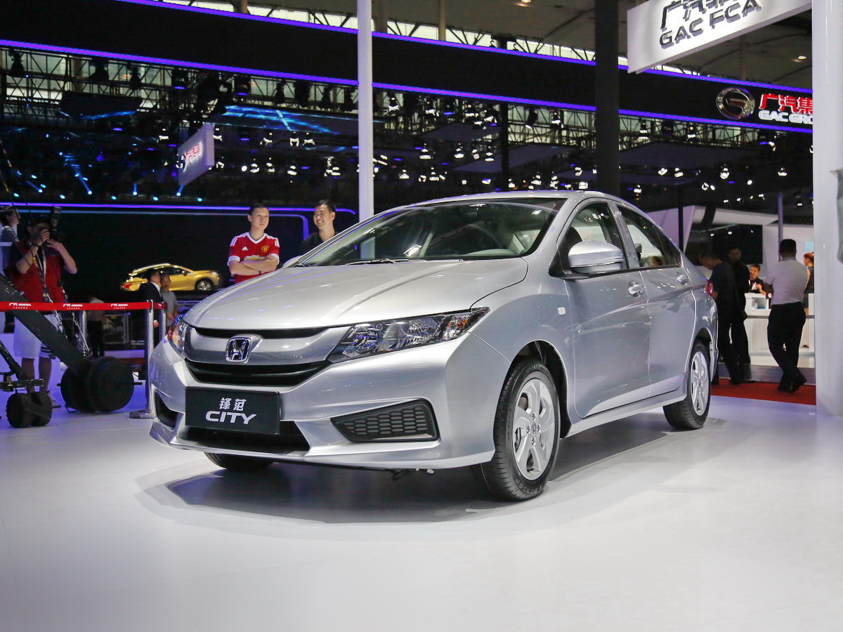 老款本田锋范手动值不值得买,二手车锋范经典好还是八代思域好