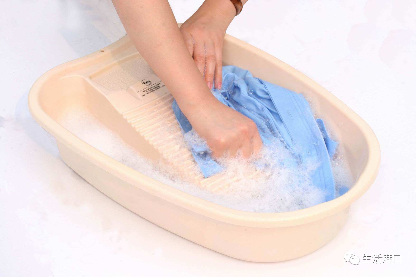 衣服上的玻璃胶清除小窍门,衣服沾了玻璃胶怎么去掉