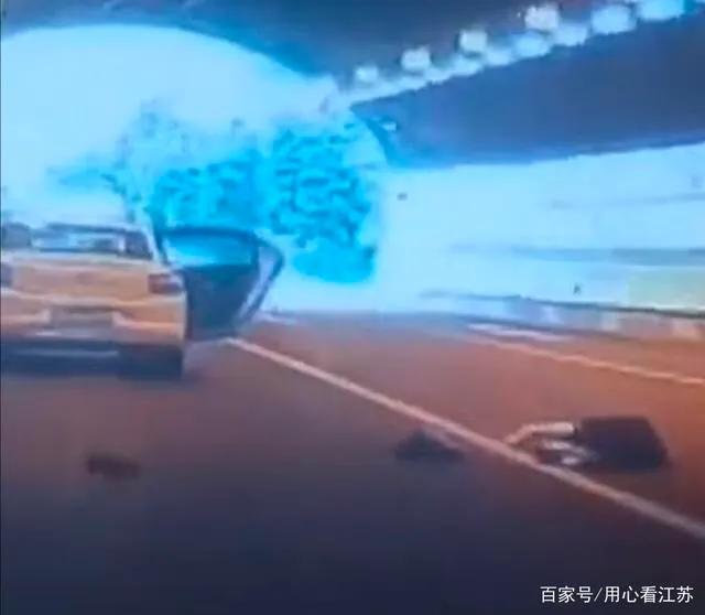 行车中车门打开的危险,行驶中门打开危险