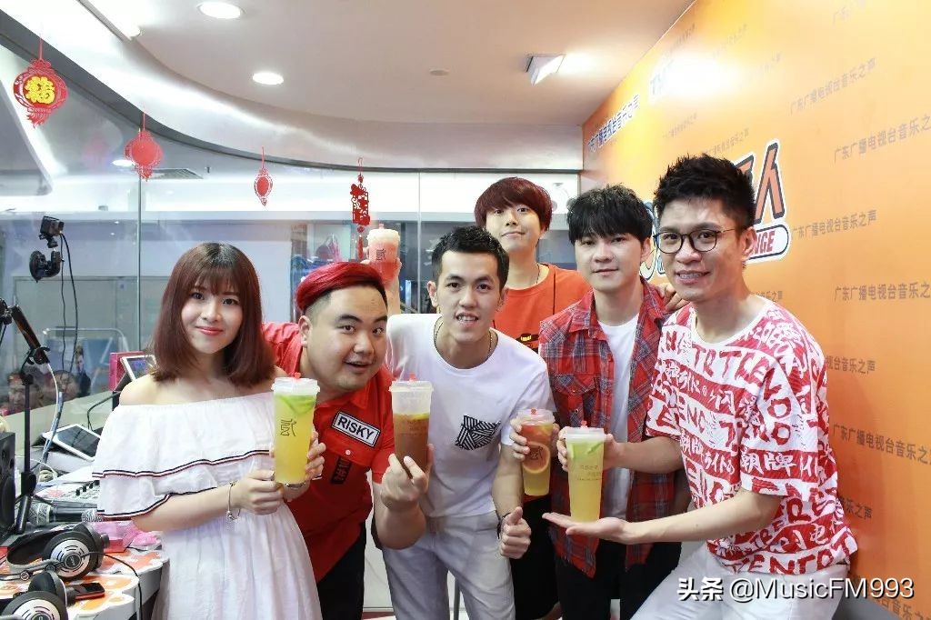 流行前线总店直播,流行前线负一层直播基地