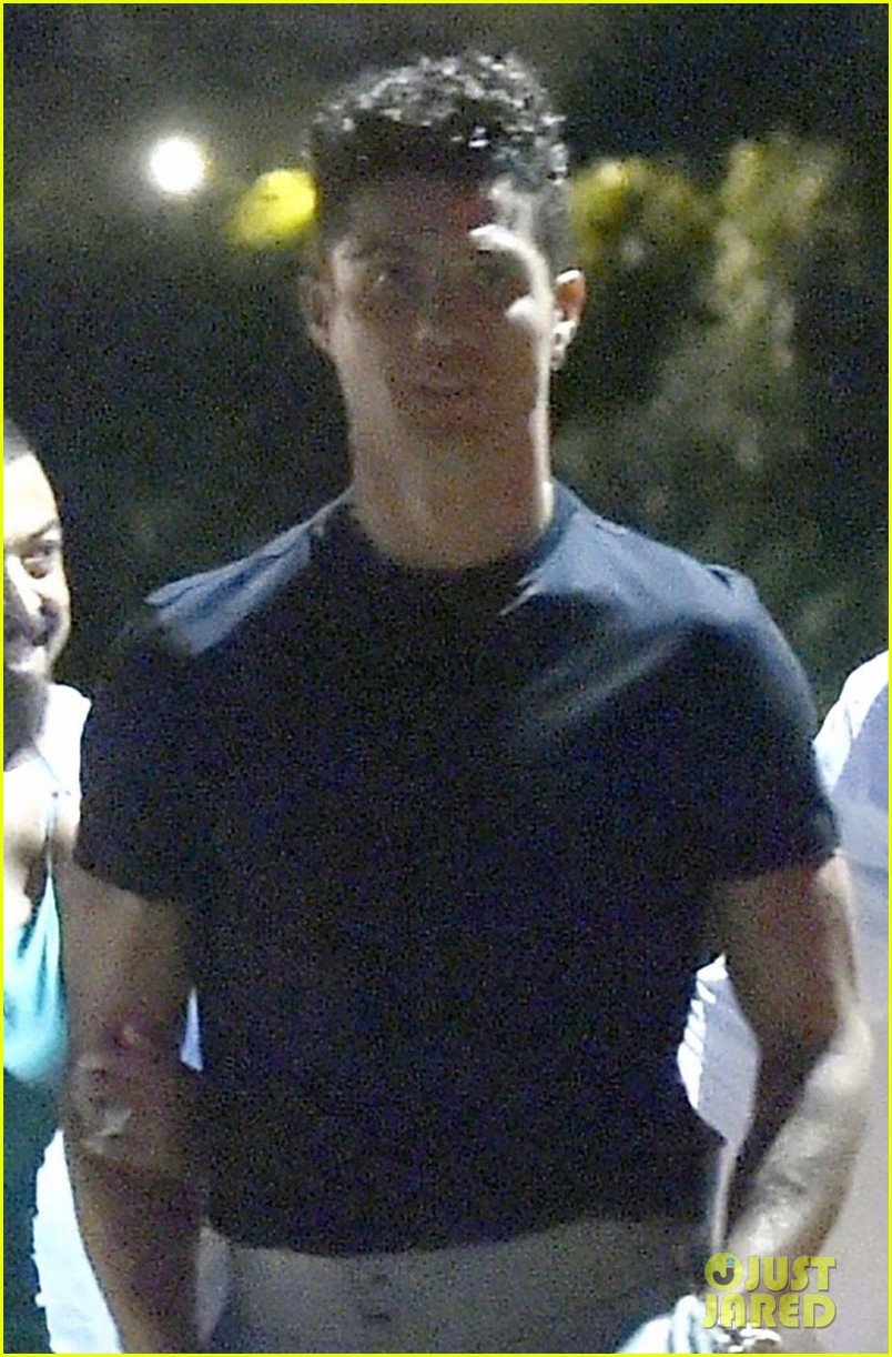 c罗女友霸气走秀,c罗穿裙子