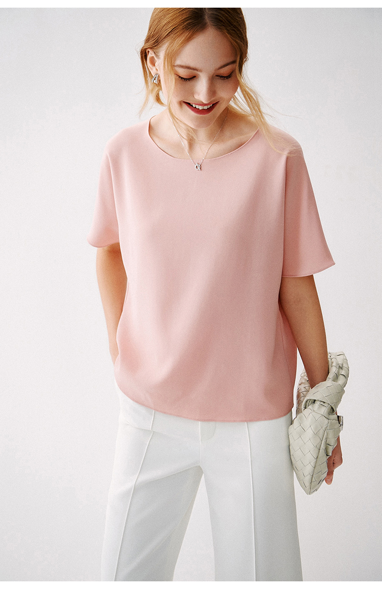 真丝T生出一股闲看花开花落、云卷云舒的放松之感，越穿越爱