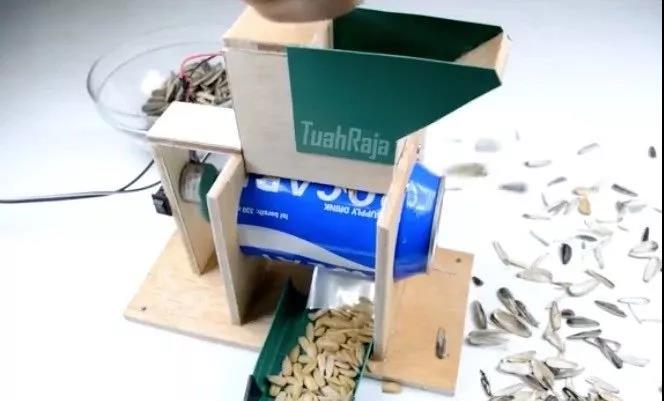 你精通嗑瓜子的艺术了没？当歪果仁开始学中国人嗑瓜子……