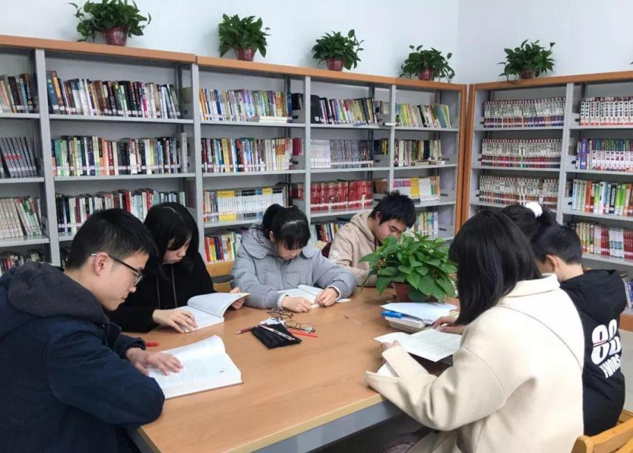 出来就是铁饭碗的八所专科学校,国内的四所好大学