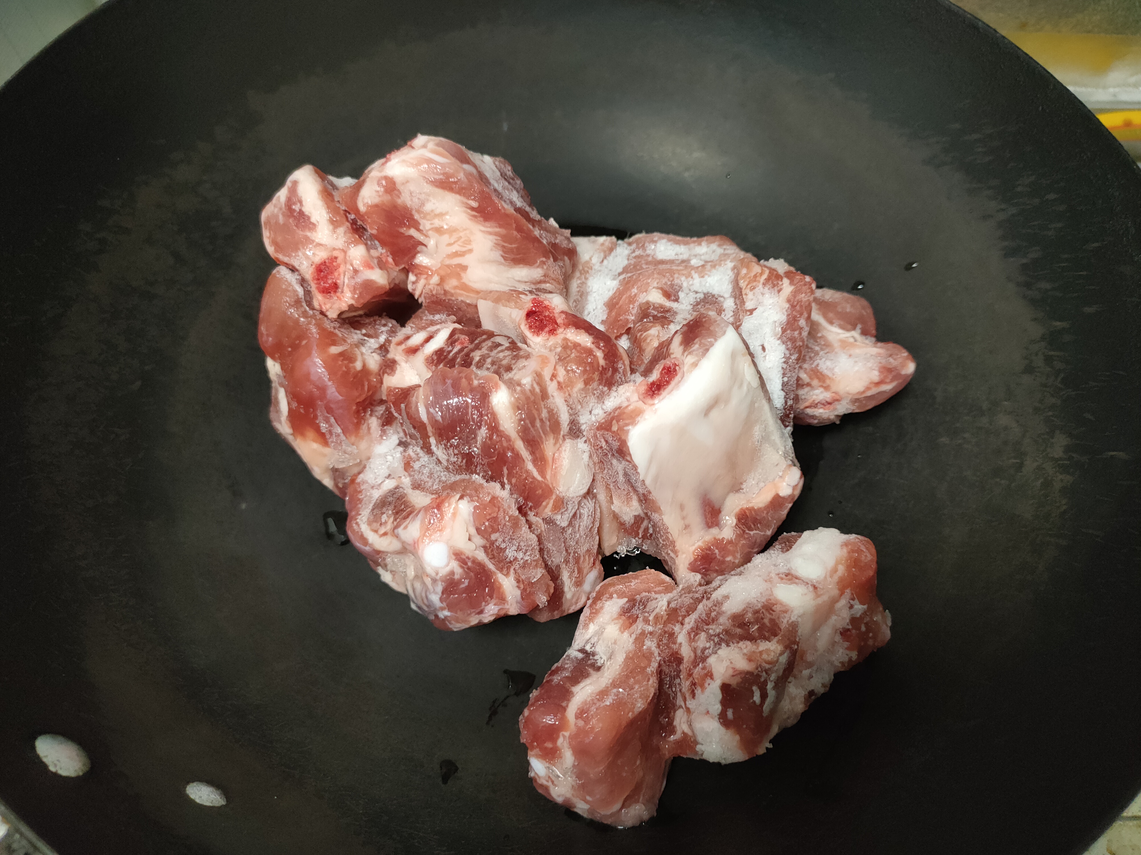 炖排骨为什么步骤都对还有腥味,排骨炖汤特别腥有什么办法除腥味