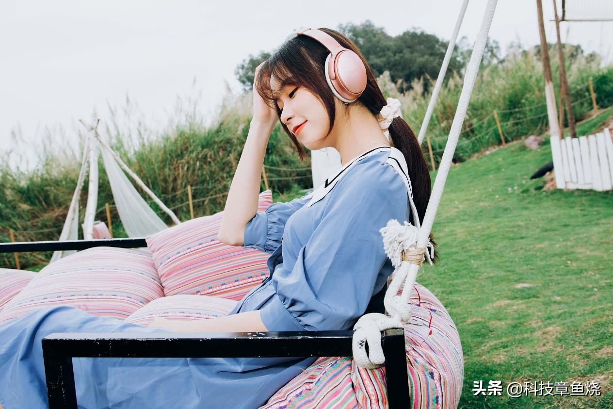 你说我馋BoseQC35II的颜色，其实我更馋它的声音