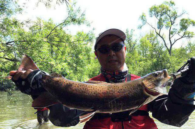 俄罗斯人是怎么钓鱼的,俄罗斯人钓鱼攻略