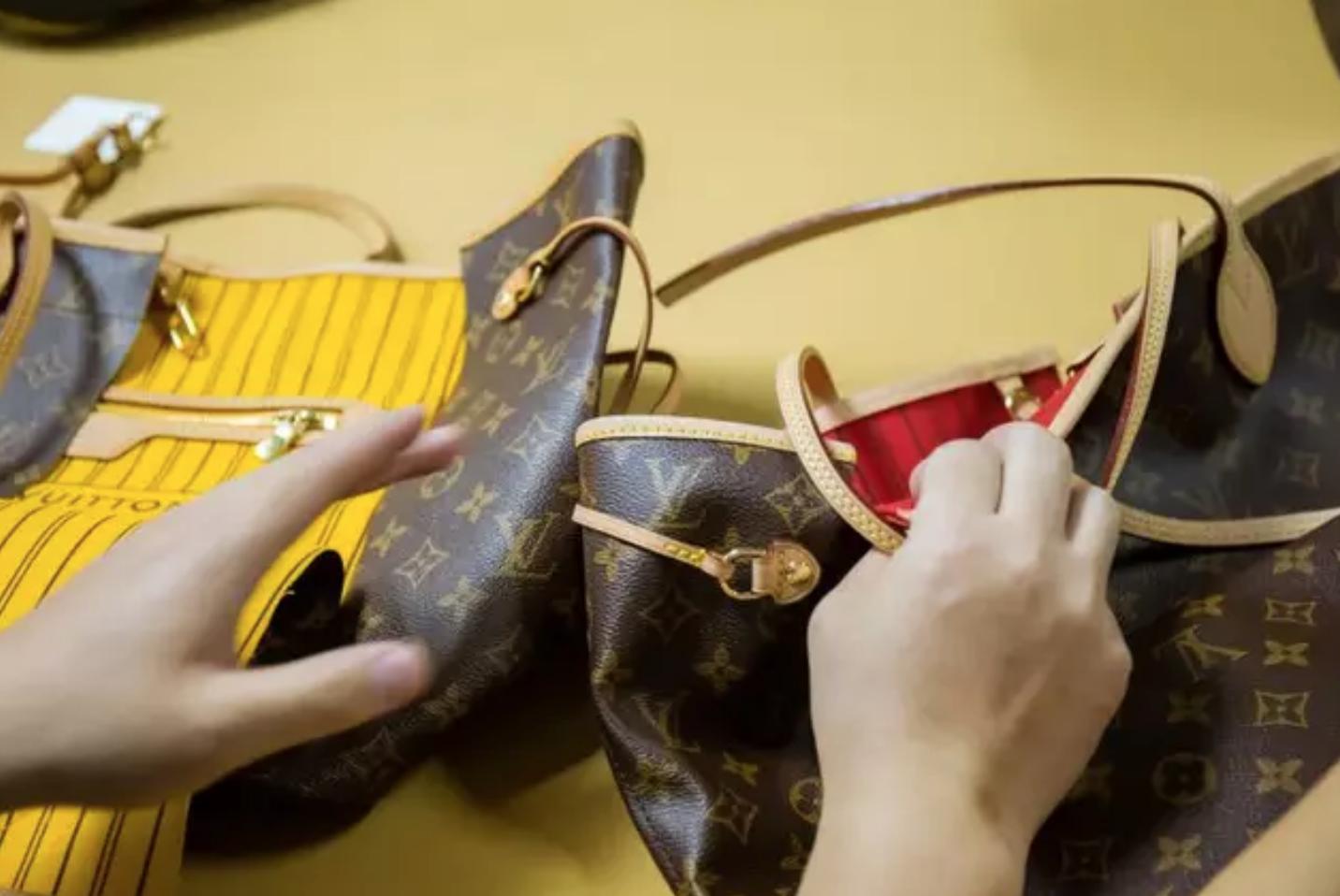 寺库陷真假巴宝莉“罗生门”:公关称不退不换不寄卖,就是喜欢