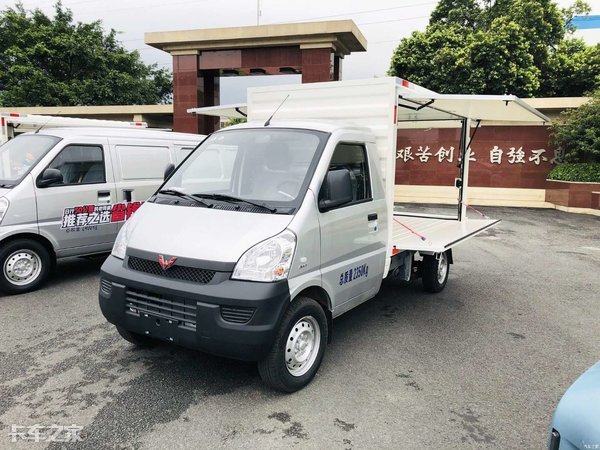 还在用僵尸车、三轮车摆摊?时代不同了,带你看看真正的地摊神车