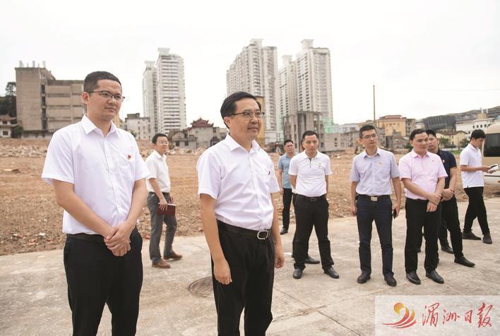 奋楫扬帆正当时上一句,奋楫扬帆正当时怎么读