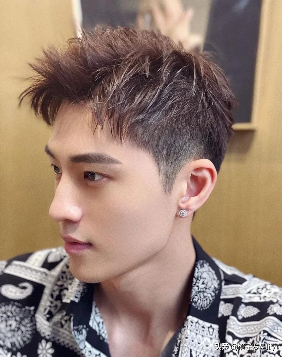不过时的男士背头发型,男士一定要尝试的发型韩式背头