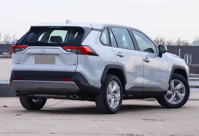 买不起霸道的丰田车主,开了的12年丰田rav4还值得入手吗