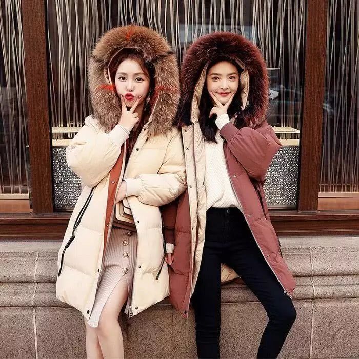 小个子面包服搭配休闲绒牛仔裤,棕色面包服穿什么裤子好看