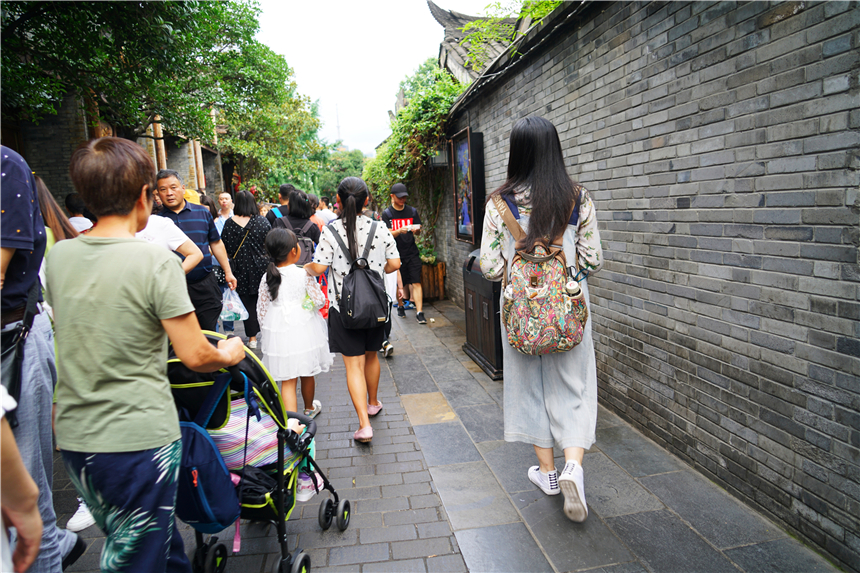 成都宽窄巷子慢生活,汇聚了地道成都文化的精髓,外地游客必打卡