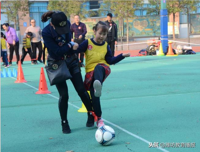 亲子足球乐融融,亲子足球表演视频