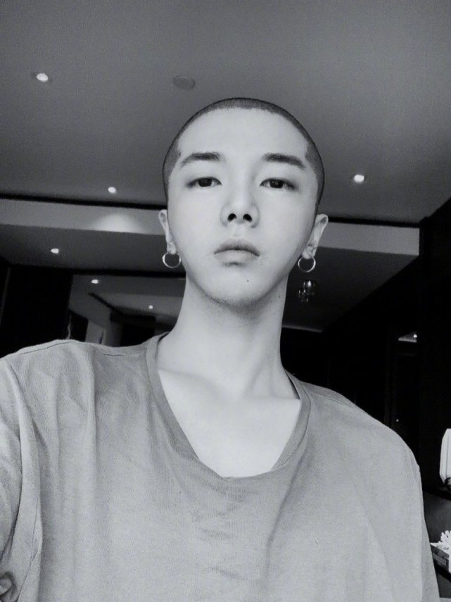 为什么华晨宇植发效果好,华晨宇植发图片是真的吗