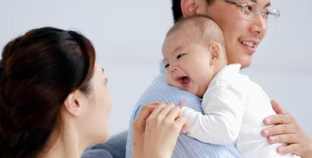 宝宝出现吐奶的情况该怎么办,宝宝吐奶怎么办1分钟带你了解