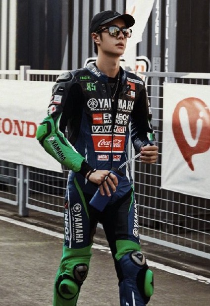 男明星有多少个王一博,明星们眼中的王一博