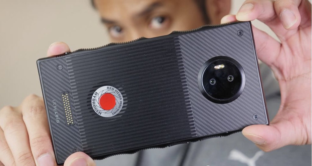 手机只要贴上膜就能观看3d电影,飞膜一贴手机就可以看3d电影