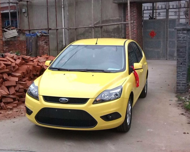 福克斯两厢2.0自动豪华运动,运动款福克斯与普通版的区别