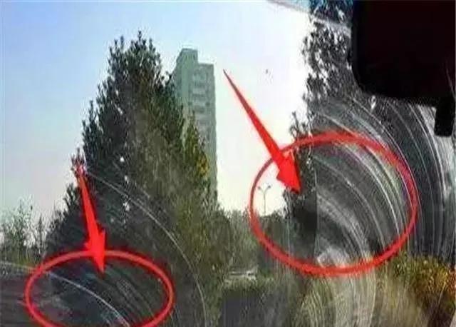 雨刮器刮出来有毛刺怎么办,雨刮器刮起来滋滋响怎么解决