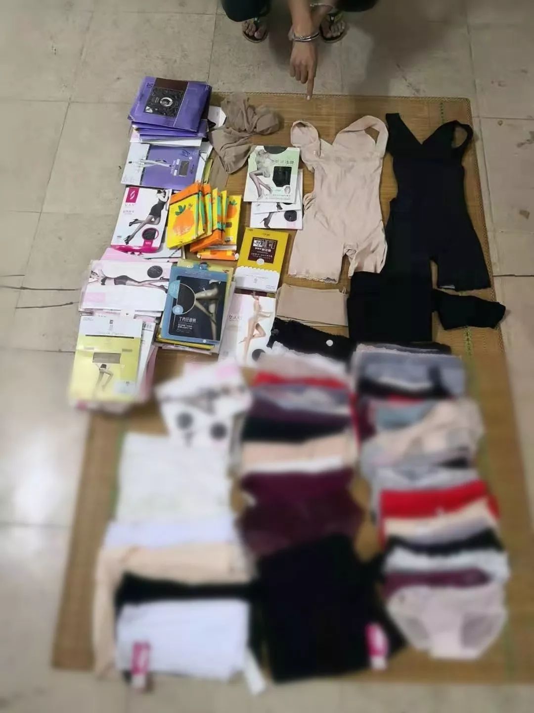 95后男子偷盗女邻居多件内衣,已婚男子盗窃200多件女性内衣