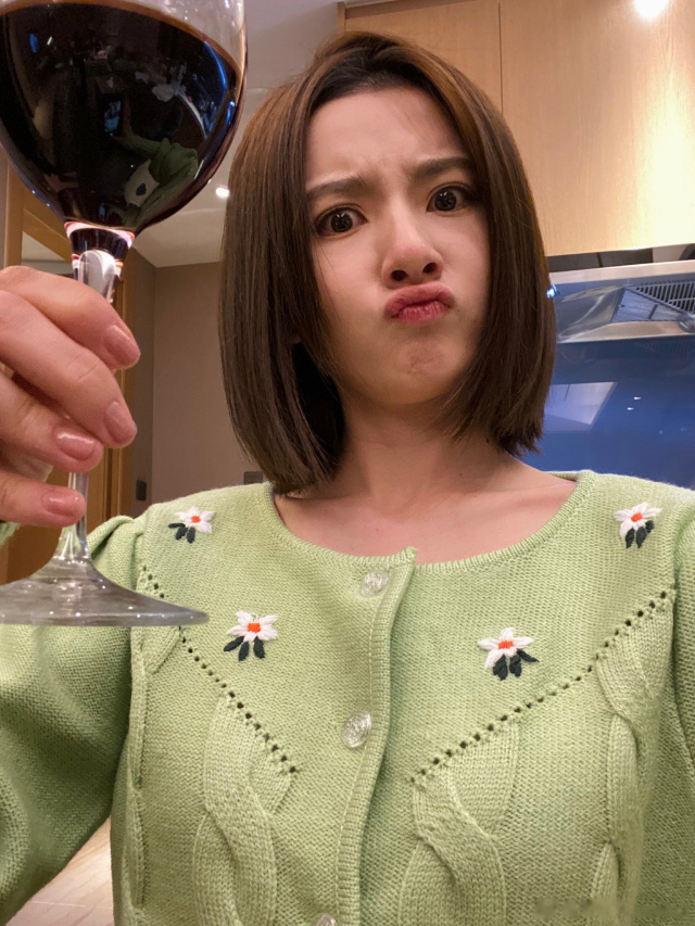 宋祖儿醉酒踢人新闻,曝光宋祖儿疑醉酒踢人