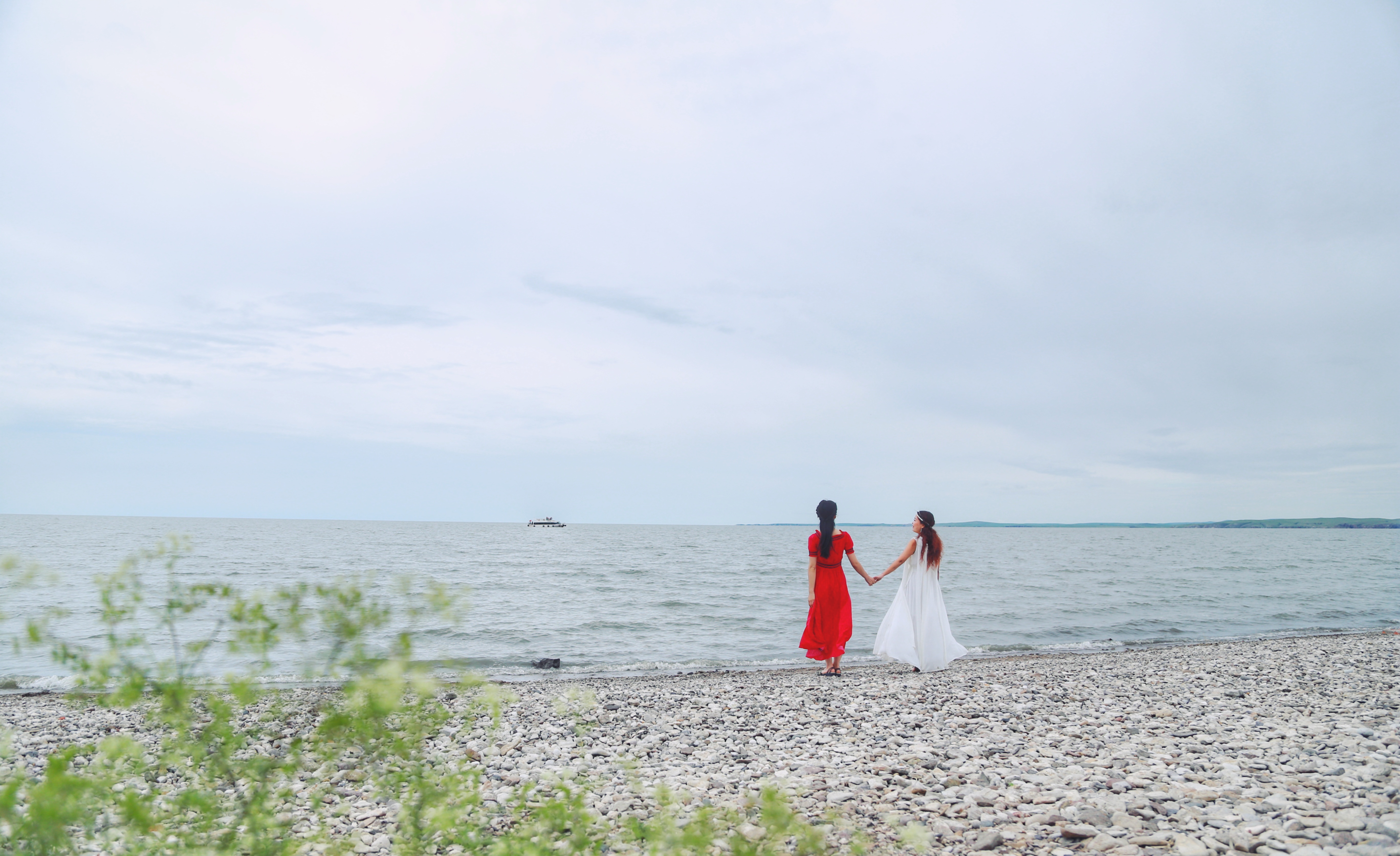 闺蜜旅游拍照片怎么摆动作,闺蜜旅游拍照姿势大全站姿