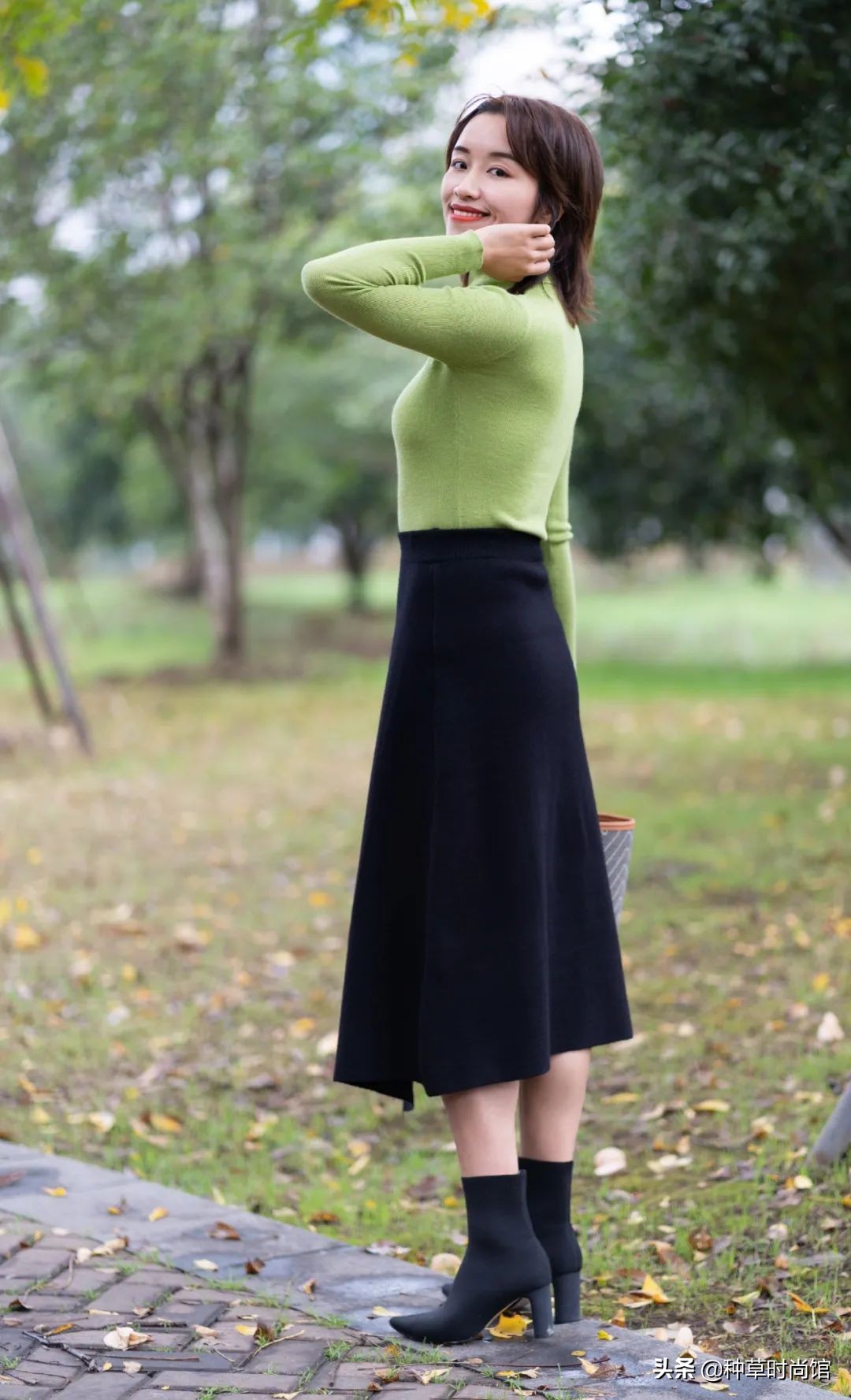 短款驼色和哪三个颜色最搭,今冬穿驼色这6种颜色美爆了