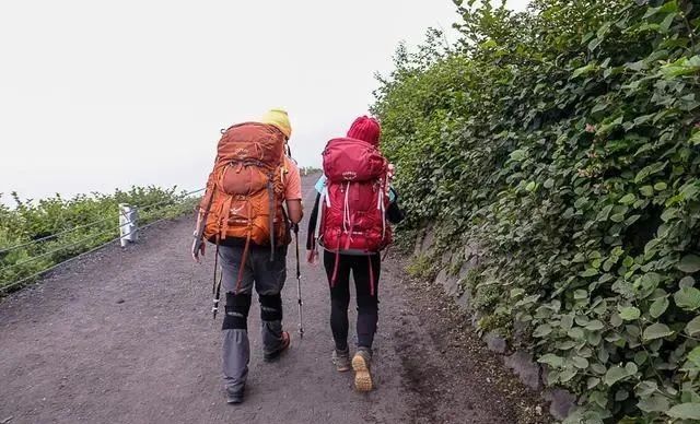 户外登山包哪款最实用,登山包应该怎么背
