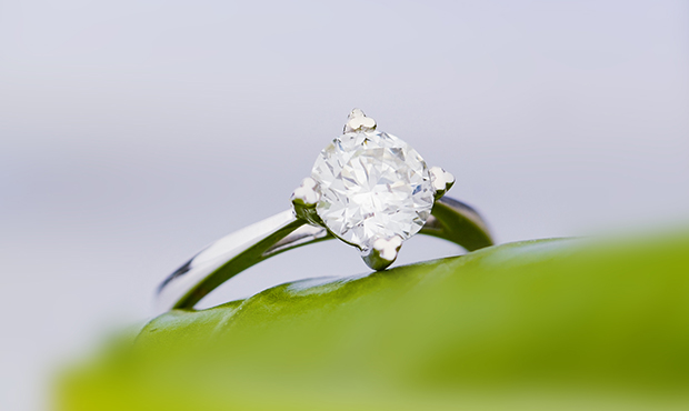 结婚钻石戒指一般多少钱一对,一般结婚戒指多少钱