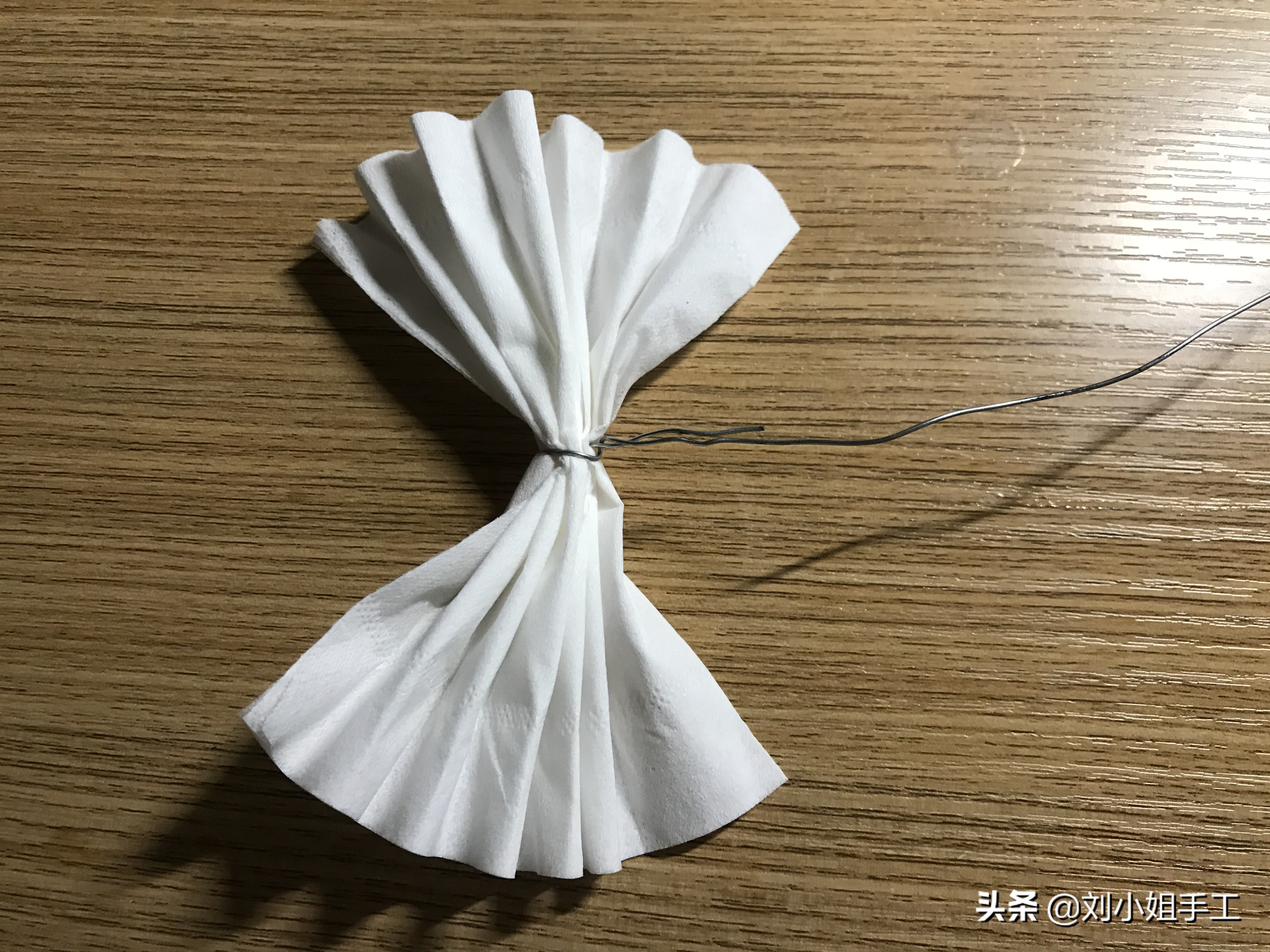 创意花朵手工DIY，用纸巾做出漂亮的花朵，超简单
