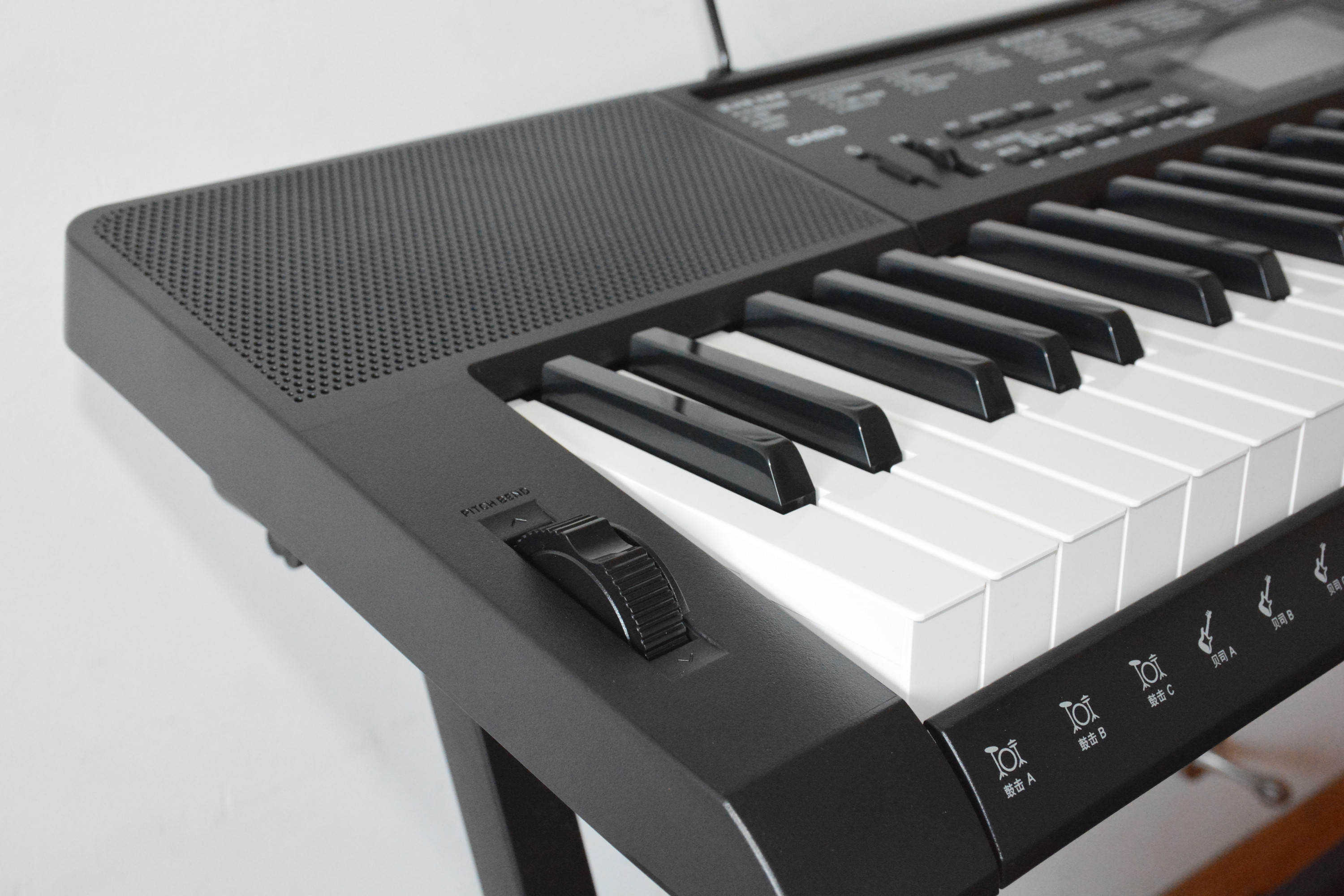 卡西欧电子琴插电还是使用电池,卡西欧电子琴弯音轮使用方法