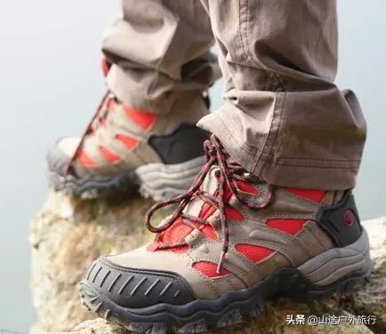 为什么徒步必须穿徒步鞋,户外徒步的基本知识
