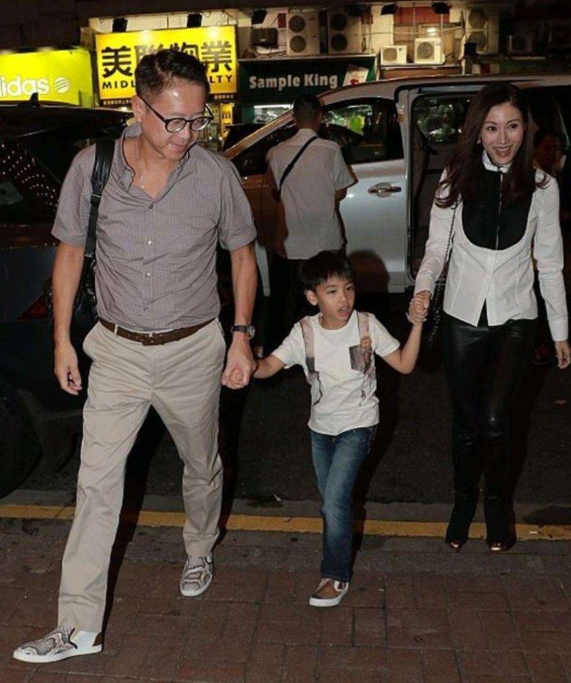 许晋亨何超琼李嘉欣怎么回事,许晋亨对待何超琼和李嘉欣区别