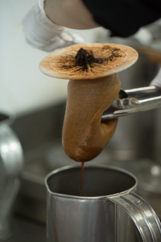 为什么泰式奶茶喝了喉咙不舒服,泰式奶茶为啥做出来不是橘红色