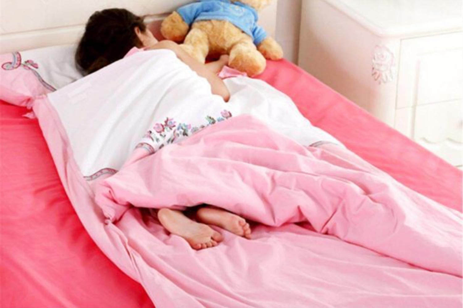 天凉宝宝如何睡觉,宝宝晚上凉着了怎么预防感冒