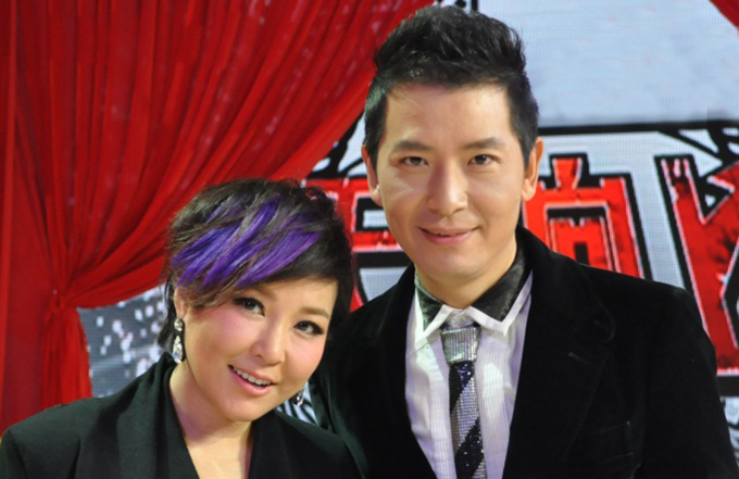 李静女儿罕见晒白裙美照,李静晒与16岁女儿合照