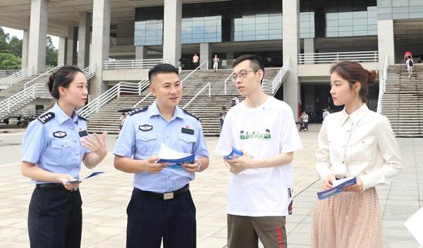 警方揭秘团伙碰瓷诈骗手法,诈骗案最新手段套路