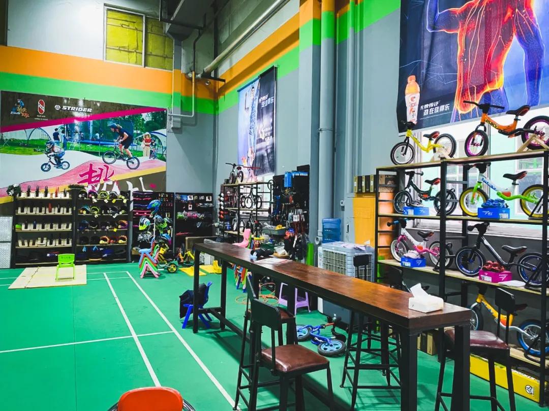 生命在于运动抖音小视频,生命在于运动抱着娃遛弯