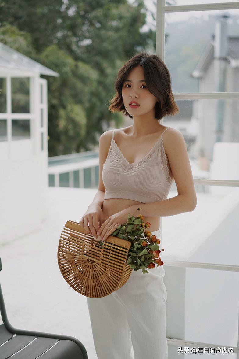 无肩带文胸的正确穿戴方法,运动文胸怎么穿才有型